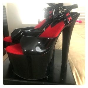 Never worn- Vivid Stripper Shoes Size 8